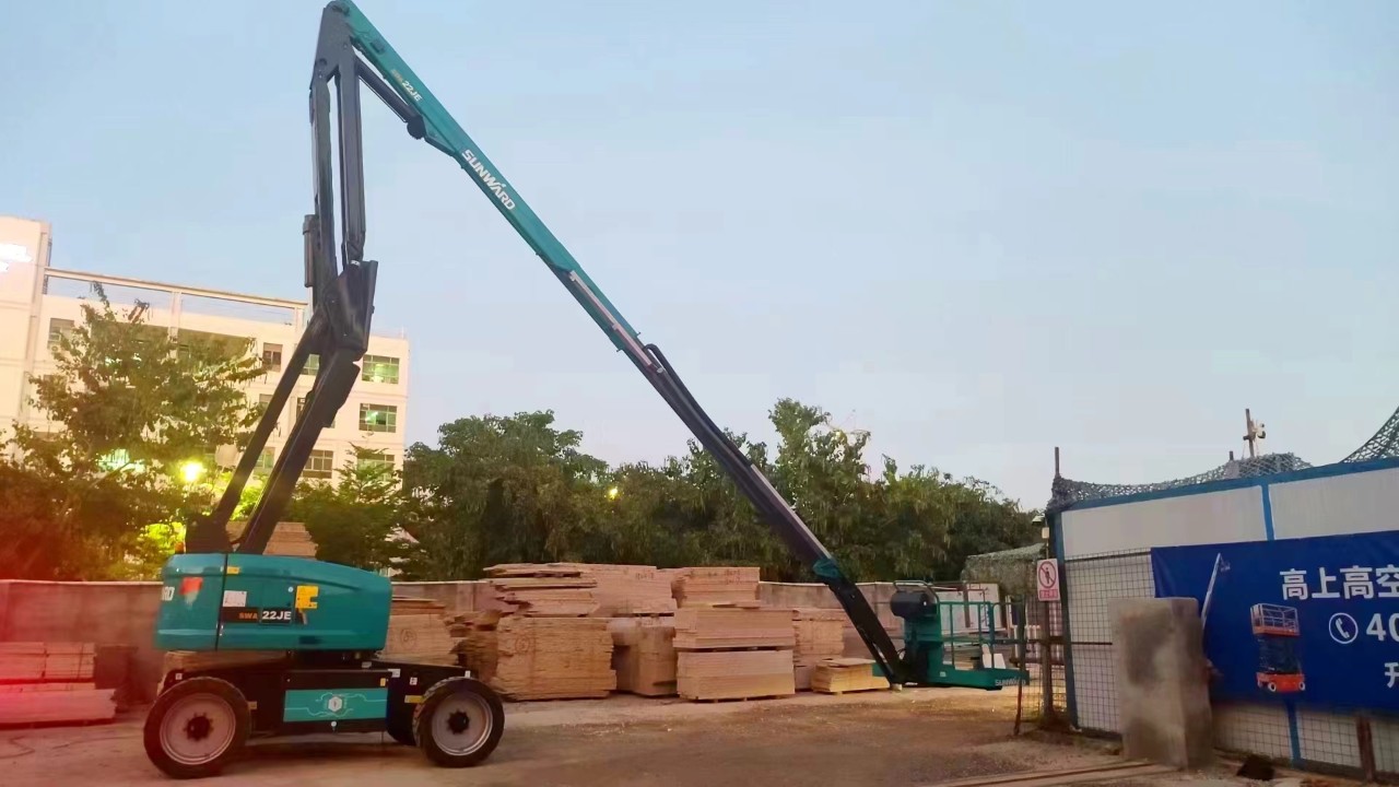 正式“上岗”！3868la银河总站智能首台电动曲臂式高空作业平台入驻华南市场