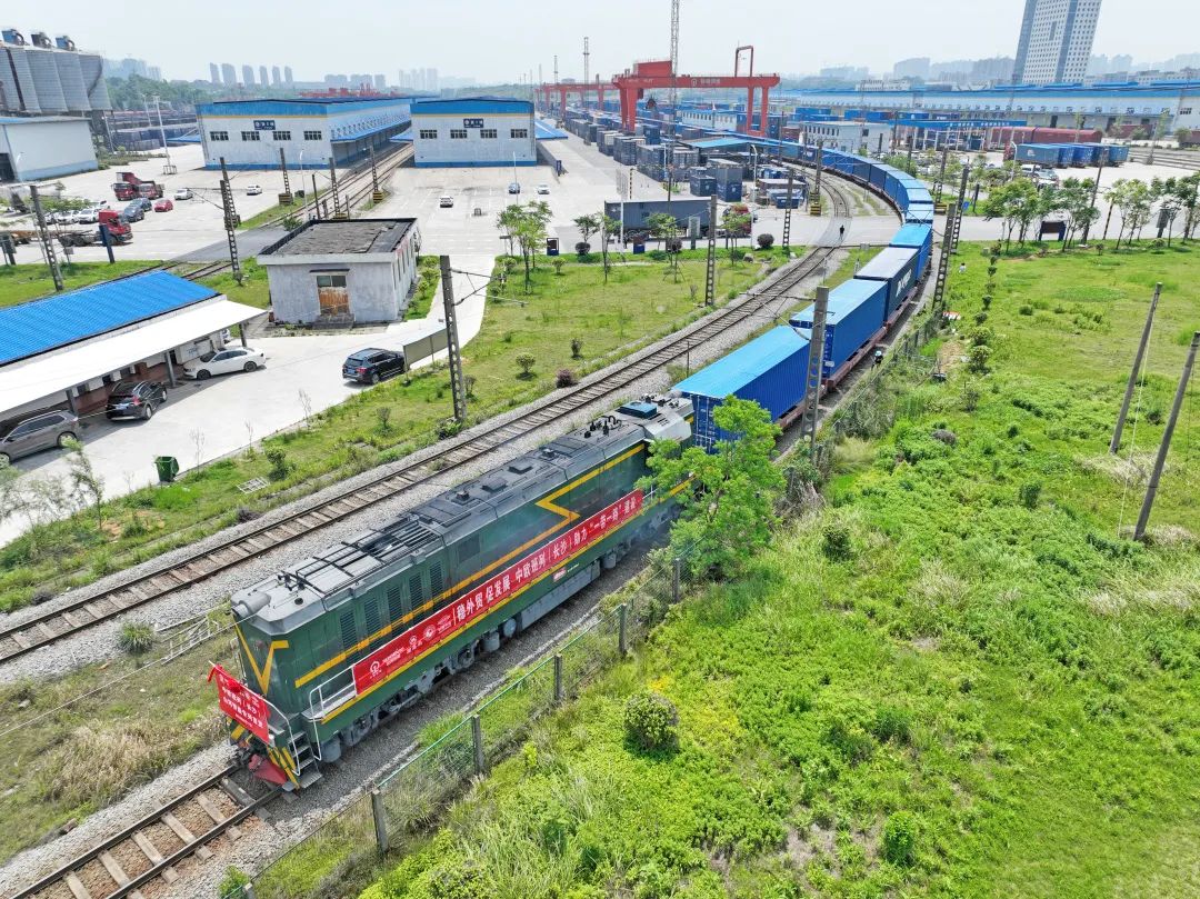 持续进军国际市。≈信钒嗔校ǔど常3868la银河总站智能专列成功首发