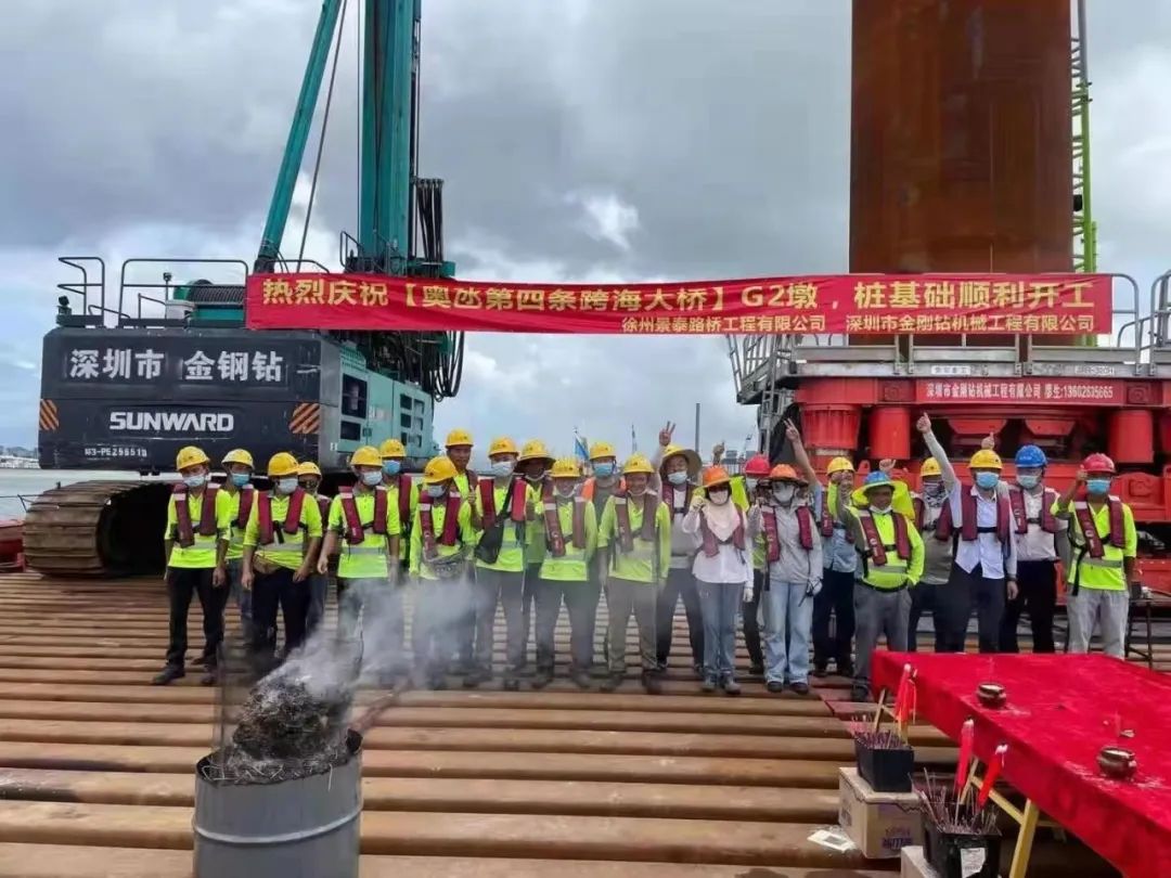 乘风破浪的旋挖钻机！3868la银河总站智能助建澳氹第四跨海大桥
