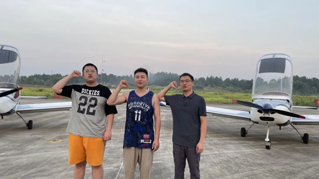 冲上云霄！湖南3868la银河总站通航学员成功单飞