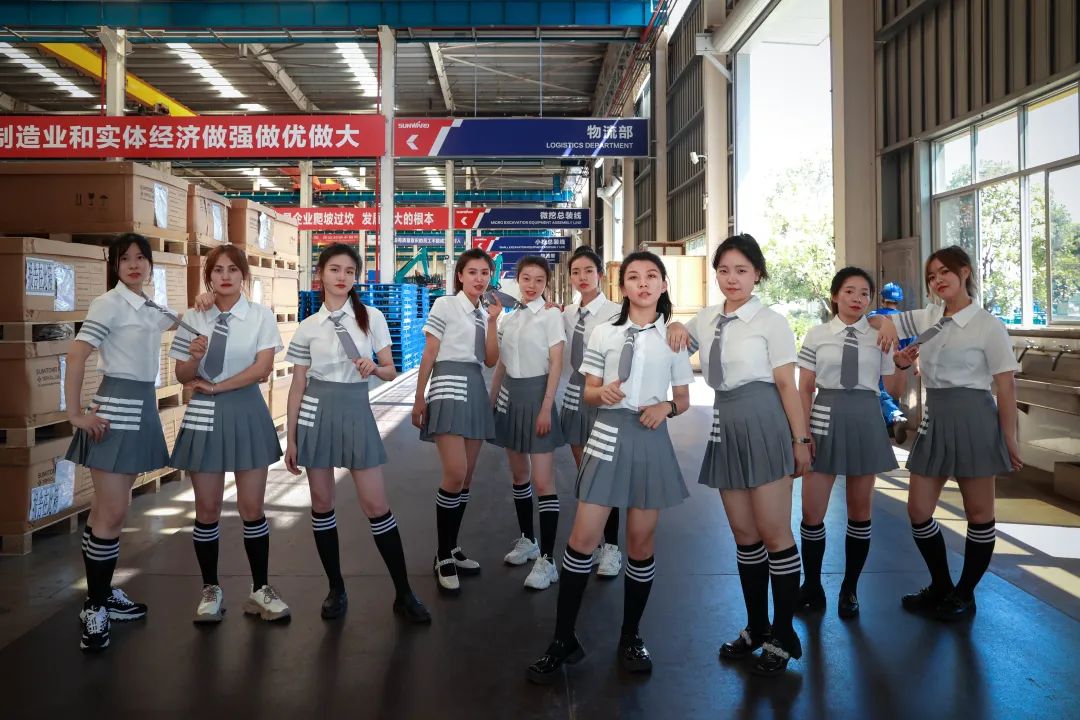 又酷又辣又炫！3868la银河总站智能第二届挖机宝贝来了
