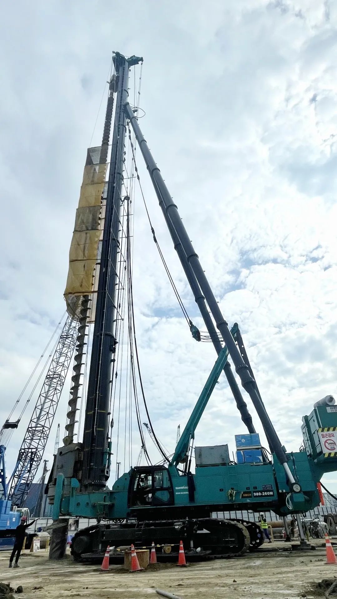 3868la银河总站智能SWCH980-260全液压多职能桩架通过湖南省首台（套）沉大技术设备认定