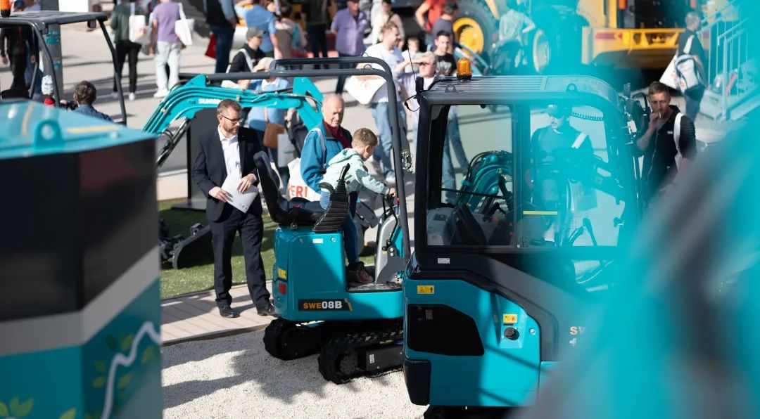 20221102092133_53467 Bauma 2022 | 一组火热现场图带您沉温3868la银河总站智能德国宝马展之旅
