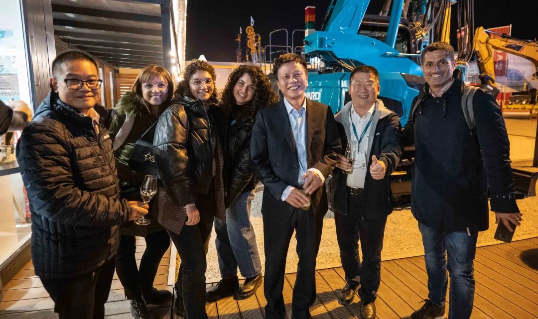 20221102092929_59239 Bauma 2022 | 一组火热现场图带您沉温3868la银河总站智能德国宝马展之旅