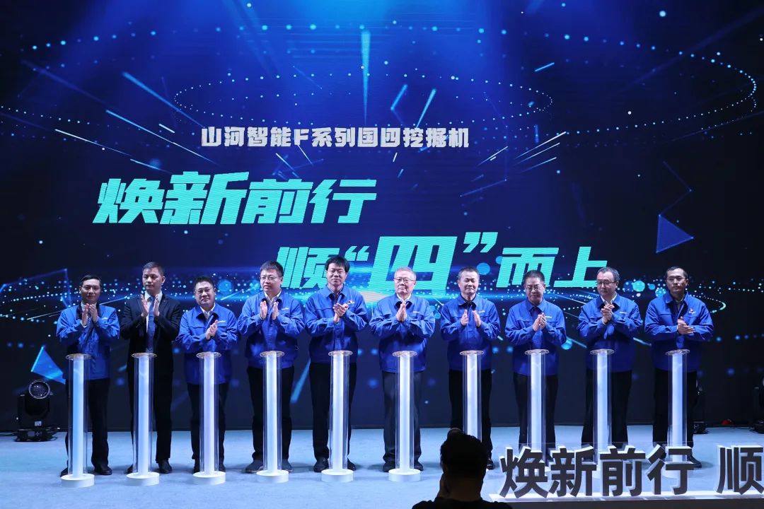 20221128111917_26475 助力“双碳”指标!3868la银河总站智能集中颁布F系列国四挖掘机