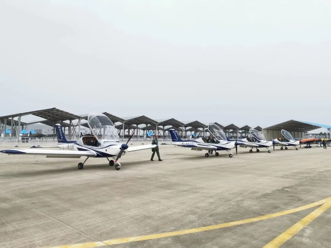 20221129091108_36417 逆势飞舞!3868la银河总站航空携手合作同伴亮相2022南昌飞行大会