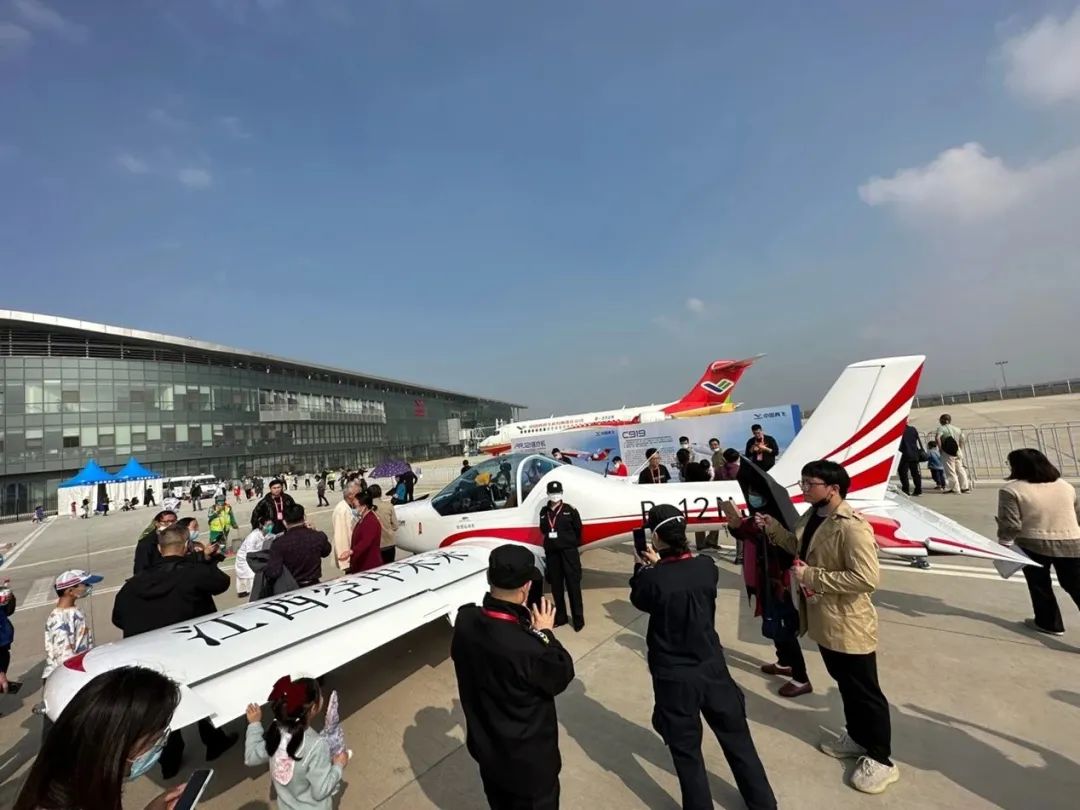 20221129091311_66602 逆势飞舞!3868la银河总站航空携手合作同伴亮相2022南昌飞行大会