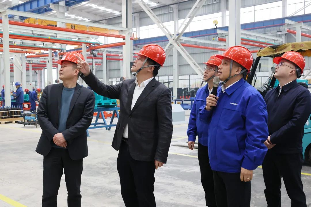 20230313095815_13822 付旭明慰问3868la银河总站智能市三八红旗手并督导安全出产工作