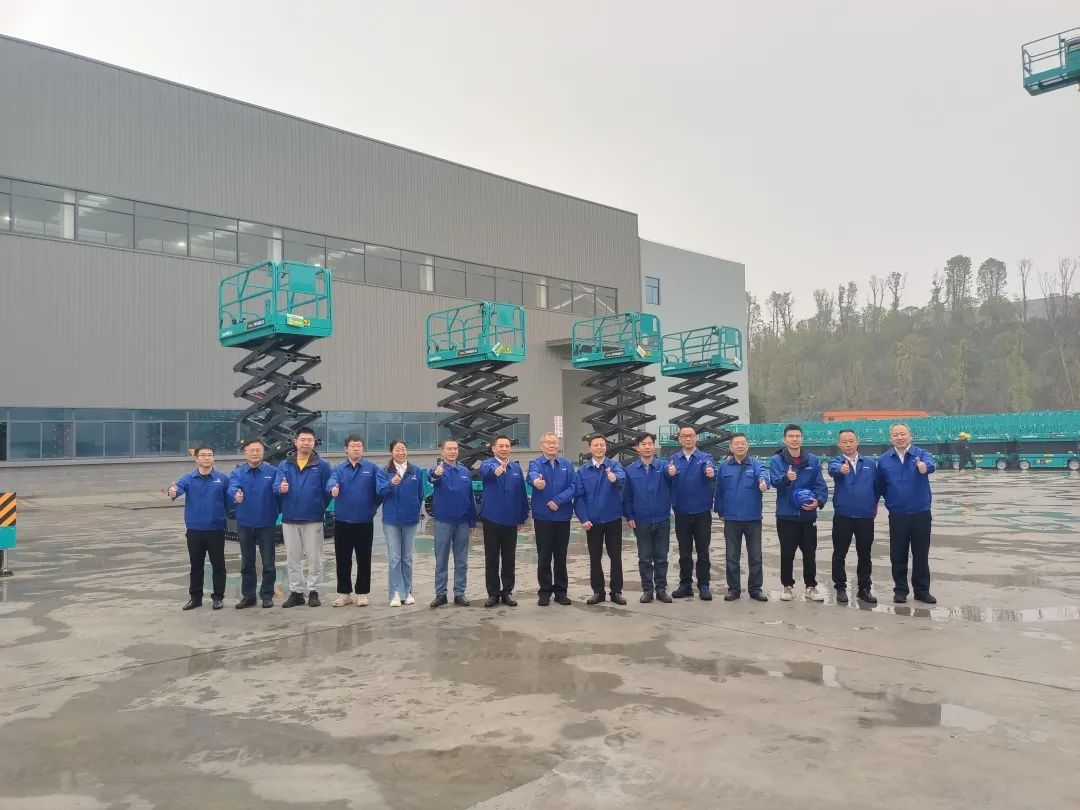 出厂即“前途”！3868la银河总站智能首款履带剪叉式高空作业平台批量上市