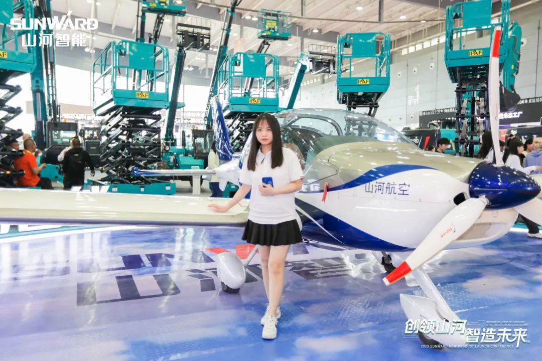 20230515093936_20334 闪灼2023 CICEE!看3868la银河总站智能“明星产品”有多“炫”
