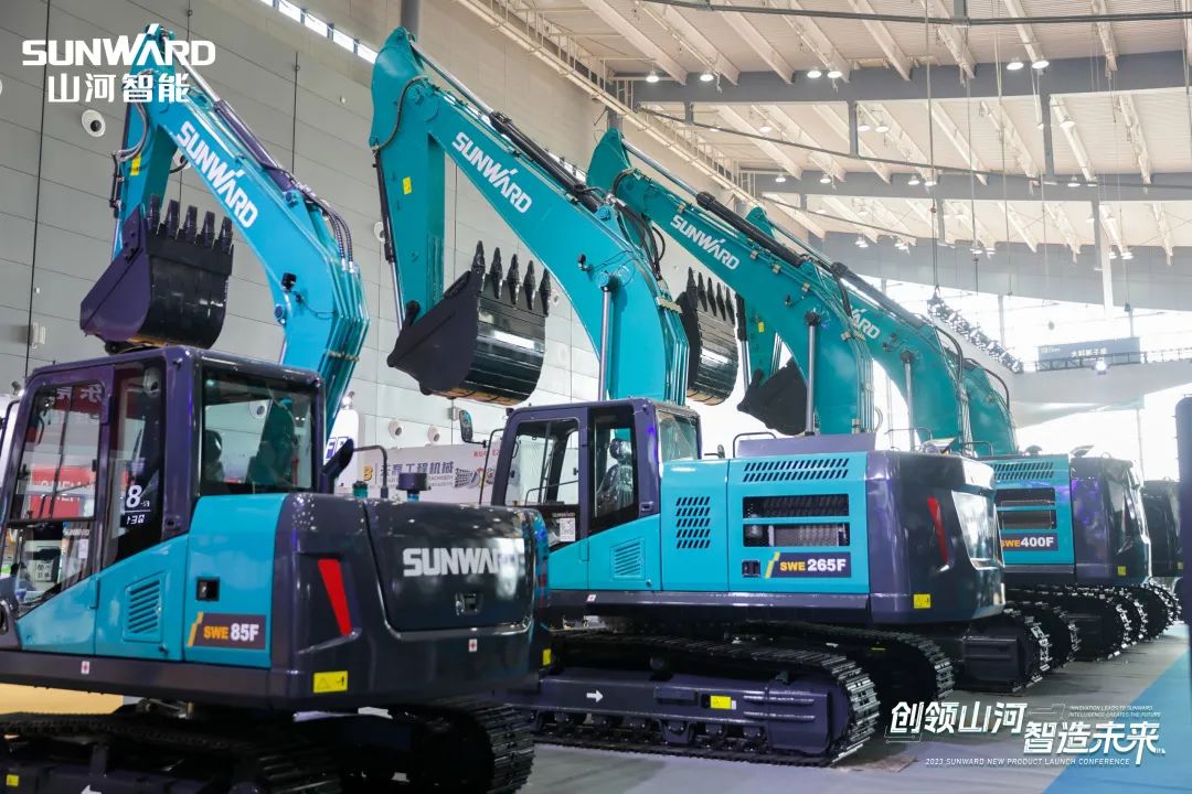 20230517084044_37571 精品出击、互动不休!3868la银河总站智能F系列挖掘机闪灼长沙展