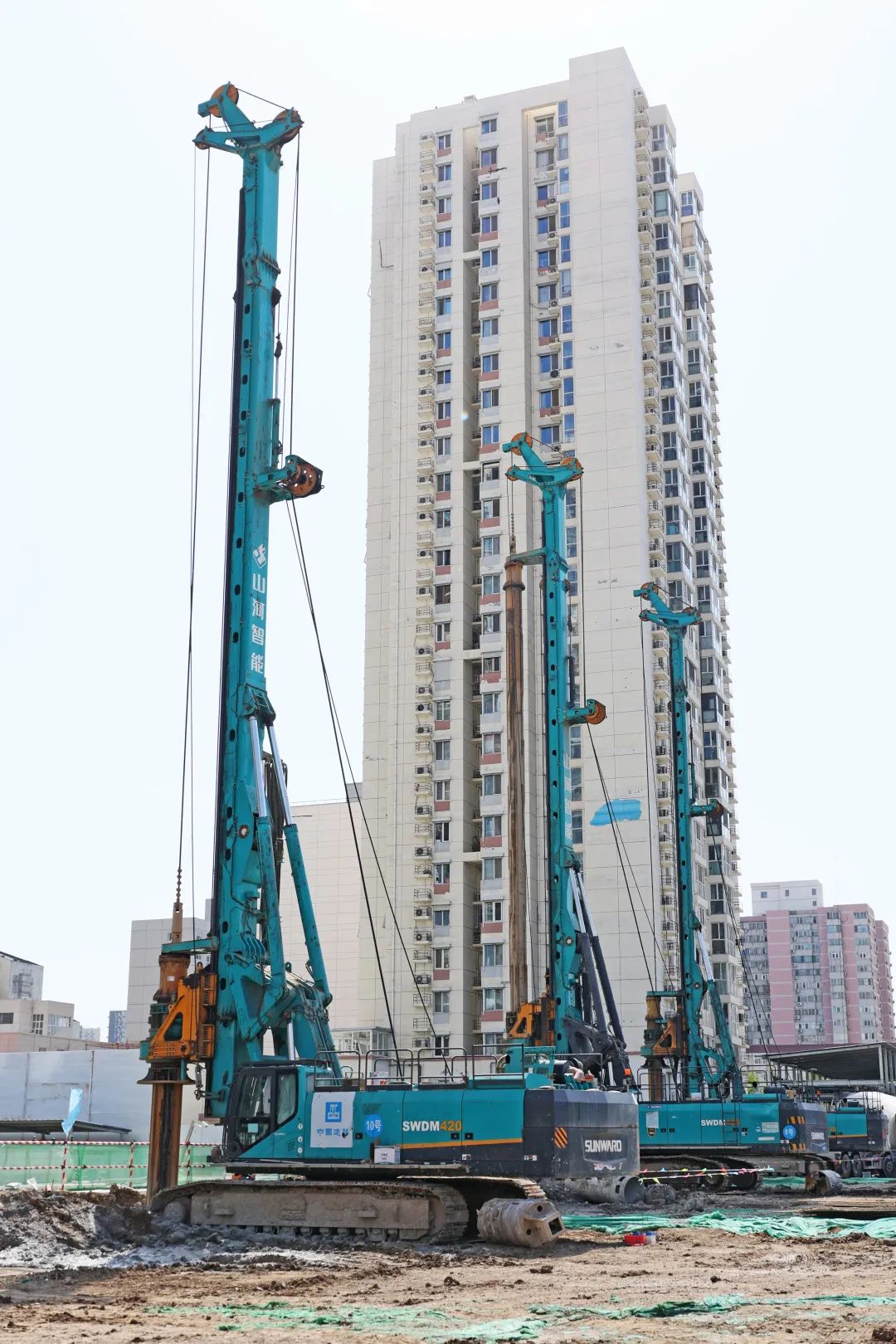 闪灼首都！3868la银河总站智能旋挖钻机集群助力民生工程