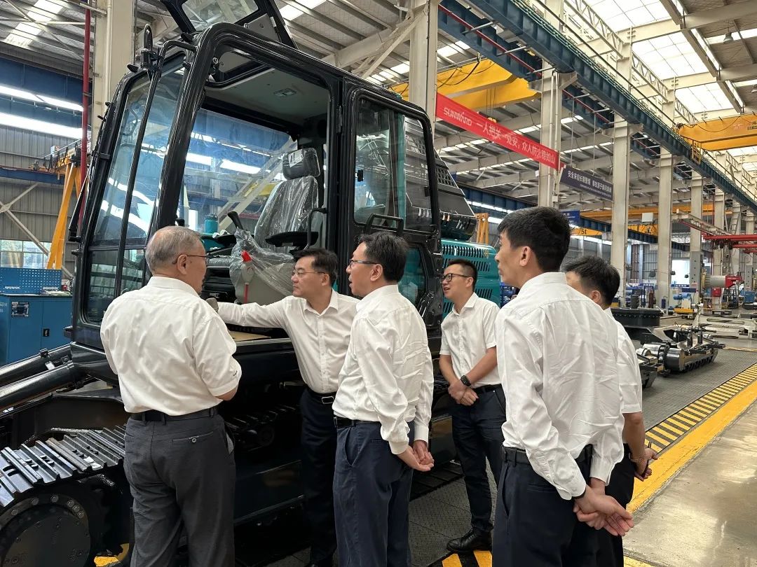 中国联通集团副总经理梁宝俊到访3868la银河总站智能