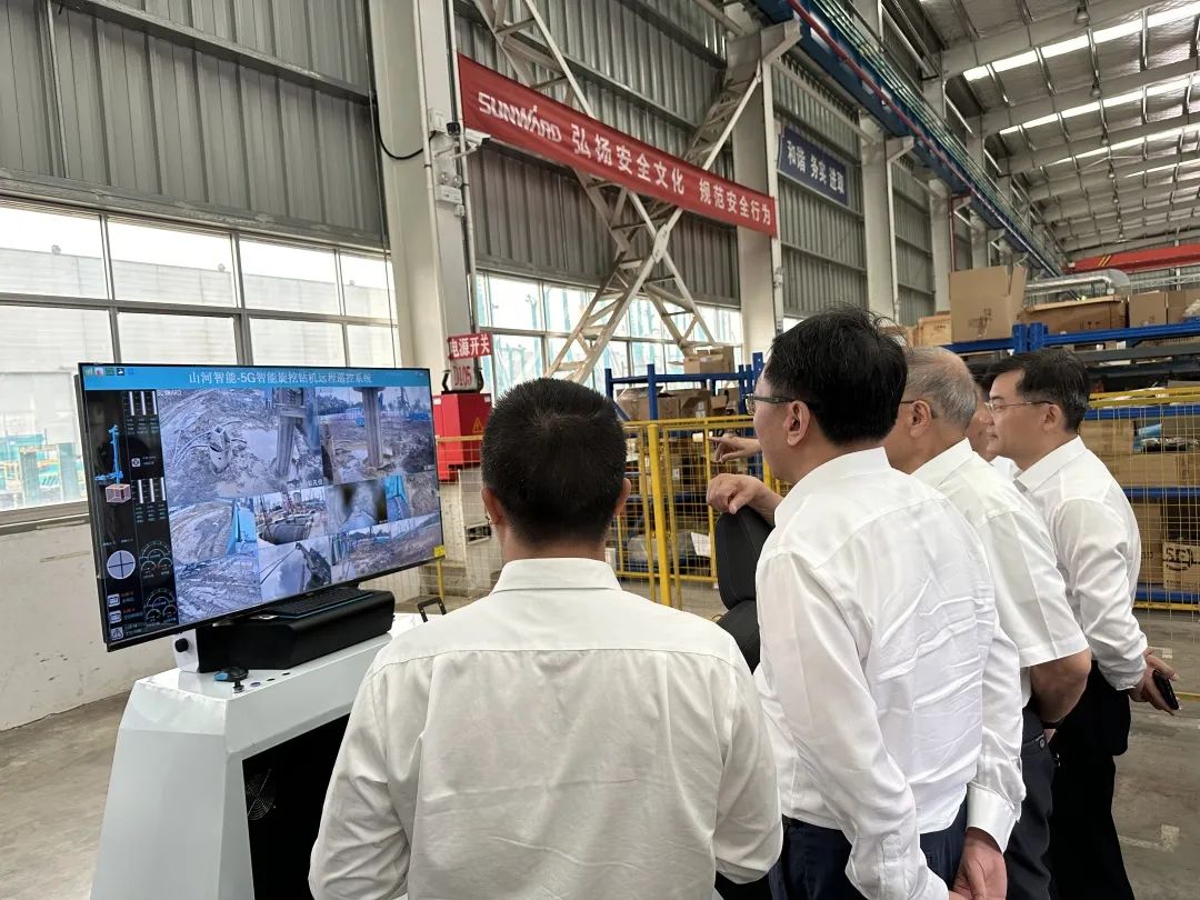 中国联通集团副总经理梁宝俊到访3868la银河总站智能