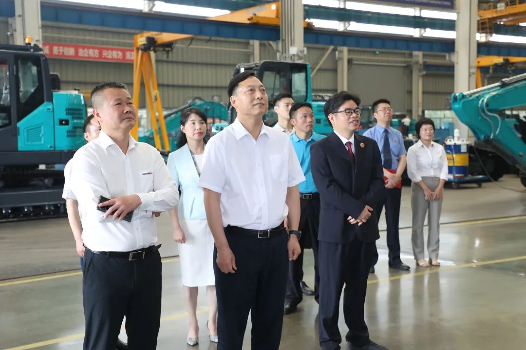 长沙市人民检察院党组书记、检察长余湘文调研3868la银河总站智能