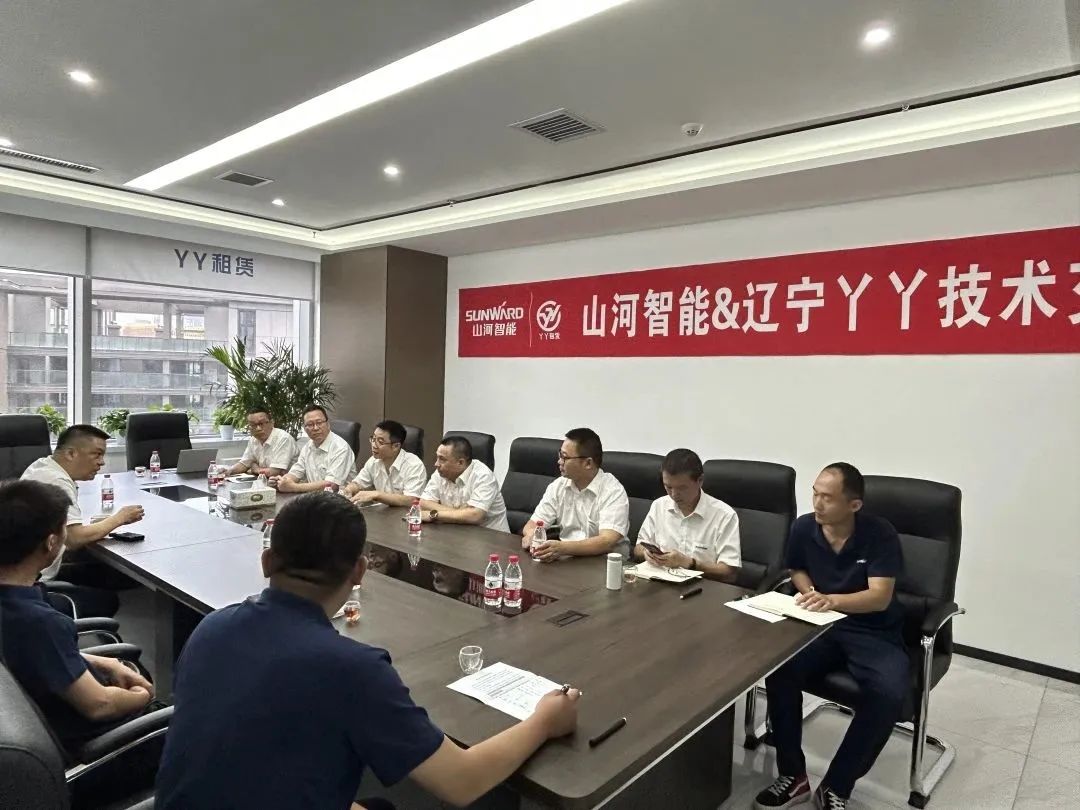 倾听客户心声！3868la银河总站智能高空机械“服务万里杏妆走进东北