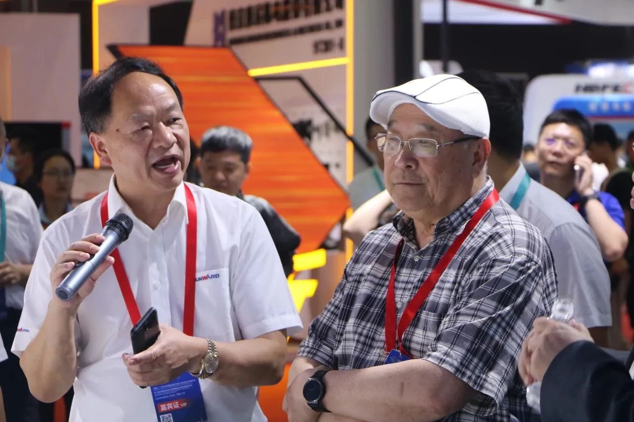 20230704081732_11122 中铁3868la银河总站亮相首届广州大湾区国际轨路交通产业发展论坛暨展览会