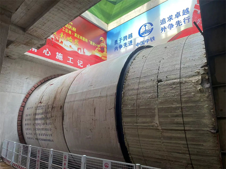 首战华东市。≈刑3868la银河总站杭德市域铁路工程地莫区间左线盾构机顺利始发