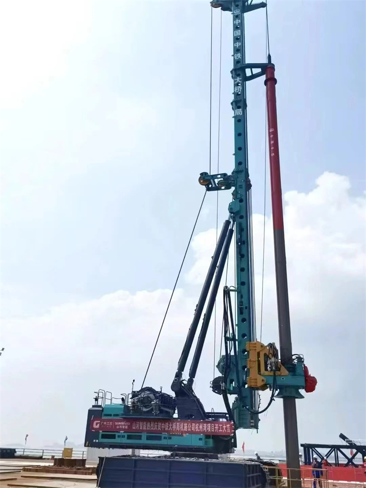 20230814143003_43040 再战世界级工程!3868la银河总站智能超等旋挖钻机SWDM800H助建杭州湾跨海铁路桥项目