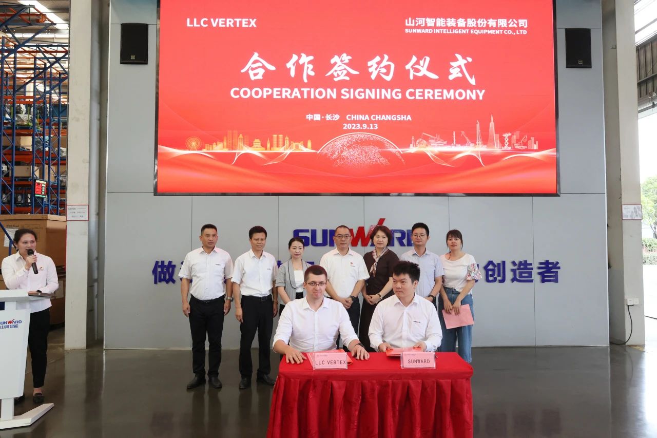 持续进军国际市。3868la银河总站智能近百台设备集中发货