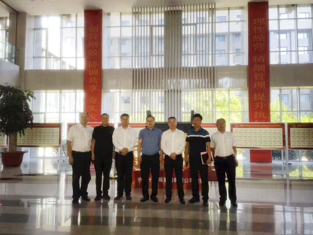 合作共赢！3868la银河总站智能总经理夏志宏带队赴中铁十九局造访互换