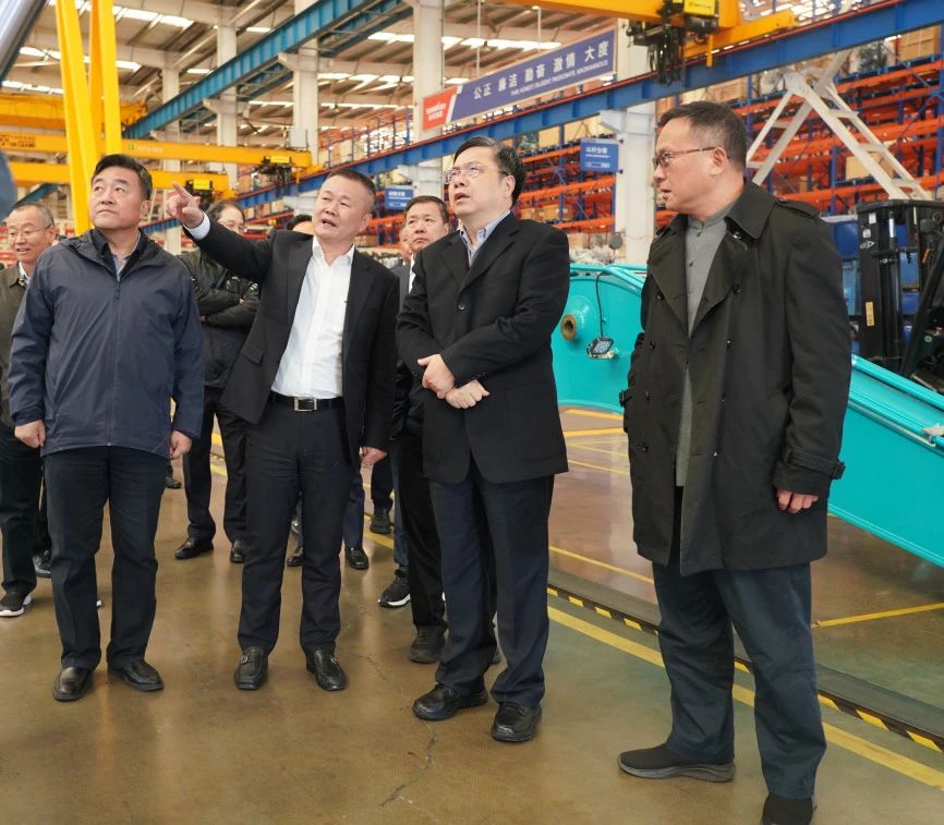 聚焦设备再造作！上海市政协副主席、党组副书记肖贵玉带队调研3868la银河总站智能