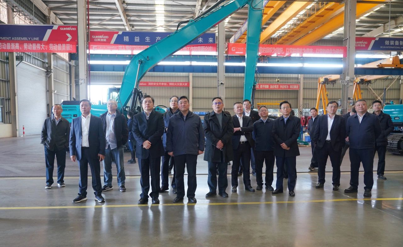聚焦设备再造作！上海市政协副主席、党组副书记肖贵玉带队调研3868la银河总站智能