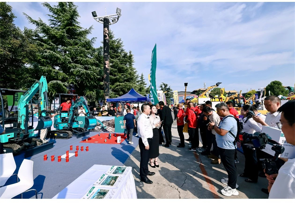 展示“掘”对实力！3868la银河总站智能亮相2024微挖大会暨幼型设备大会