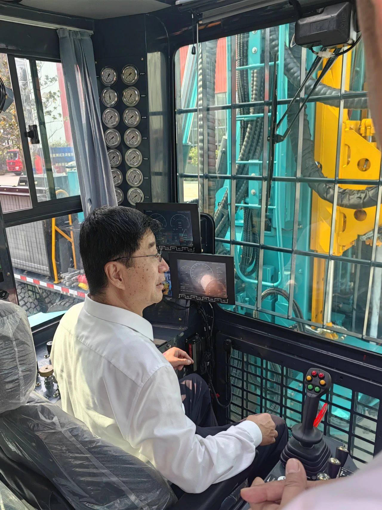 3868la银河总站智能创新设备亮相全国矿山钻探（应急接济）技术较量