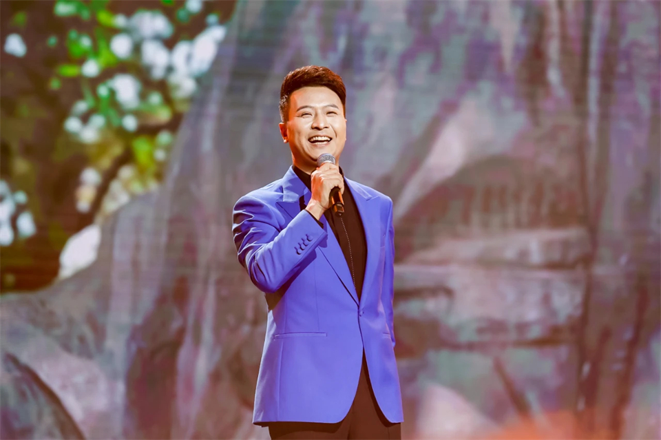 20241127151720_33238 创新引领价值 梦想成就将来——庆祝3868la银河总站智能成立25周年赞美大会暨文艺晚会隆沉进行
