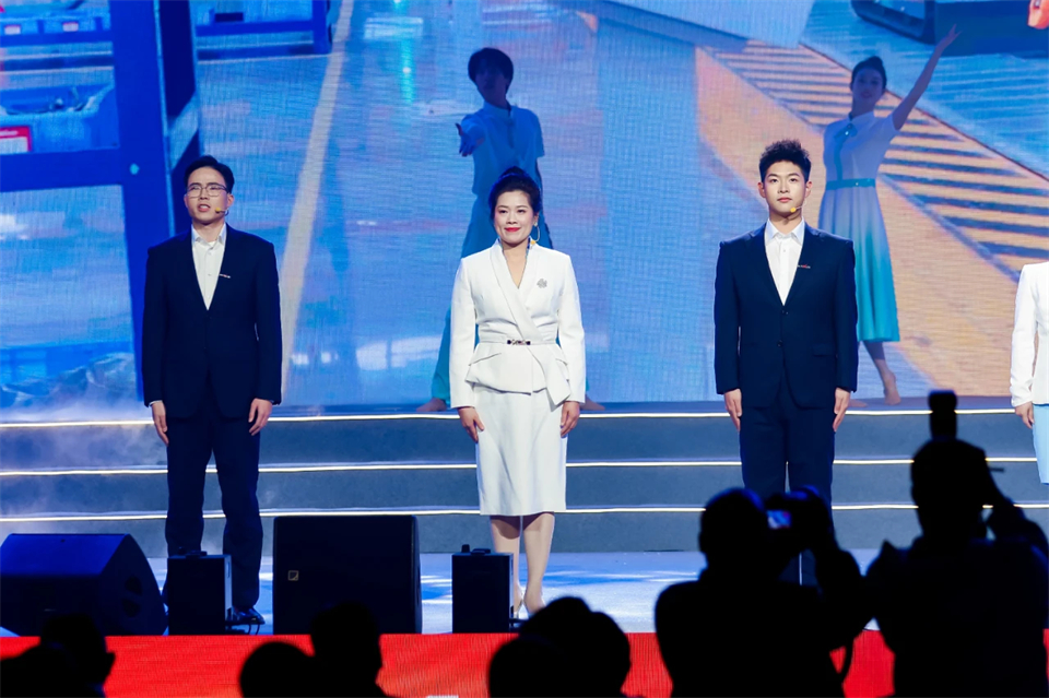 创新引领价值 梦想成就将来——庆祝3868la银河总站智能成立25周年赞美大会暨文艺晚会隆沉进行