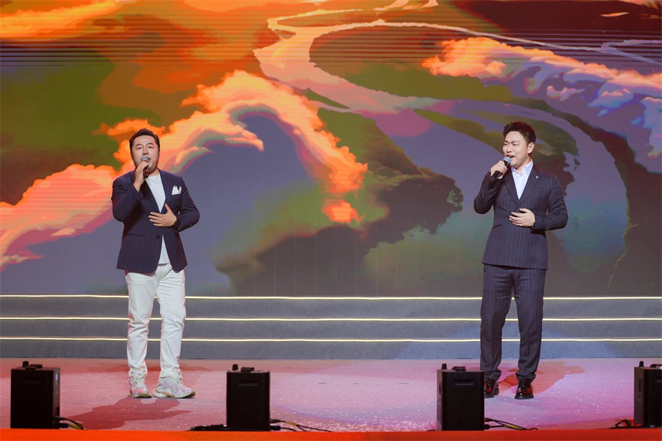 创新引领价值 梦想成就将来——庆祝3868la银河总站智能成立25周年赞美大会暨文艺晚会隆沉进行