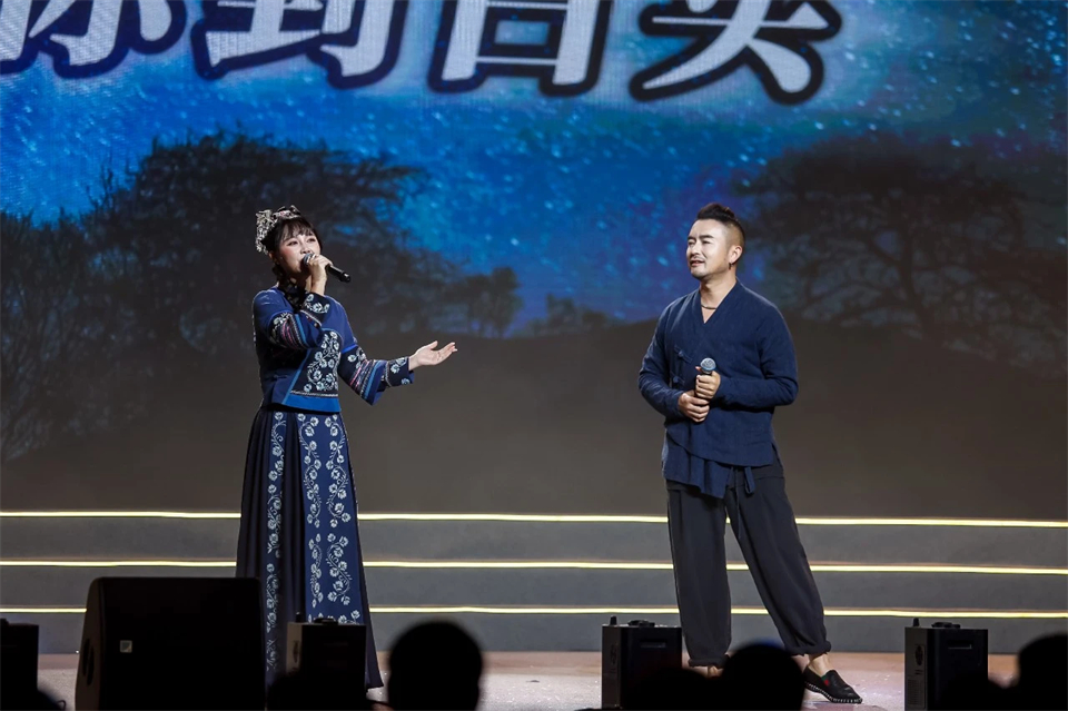 20241127152414_77802 创新引领价值 梦想成就将来——庆祝3868la银河总站智能成立25周年赞美大会暨文艺晚会隆沉进行