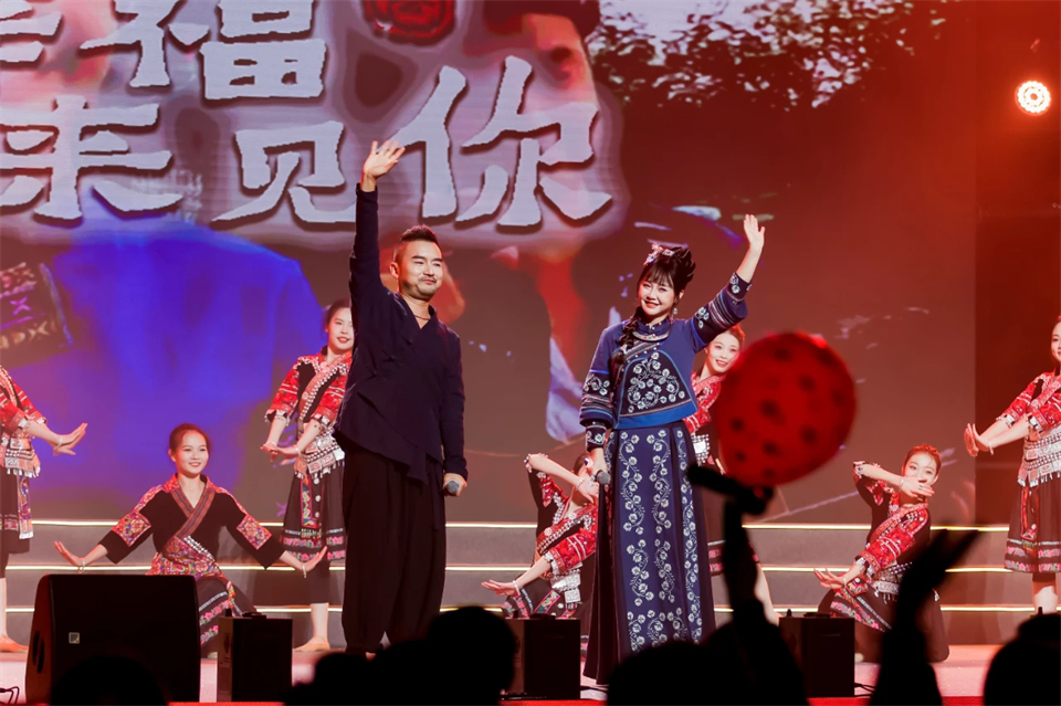 20241127152424_89304 创新引领价值 梦想成就将来——庆祝3868la银河总站智能成立25周年赞美大会暨文艺晚会隆沉进行