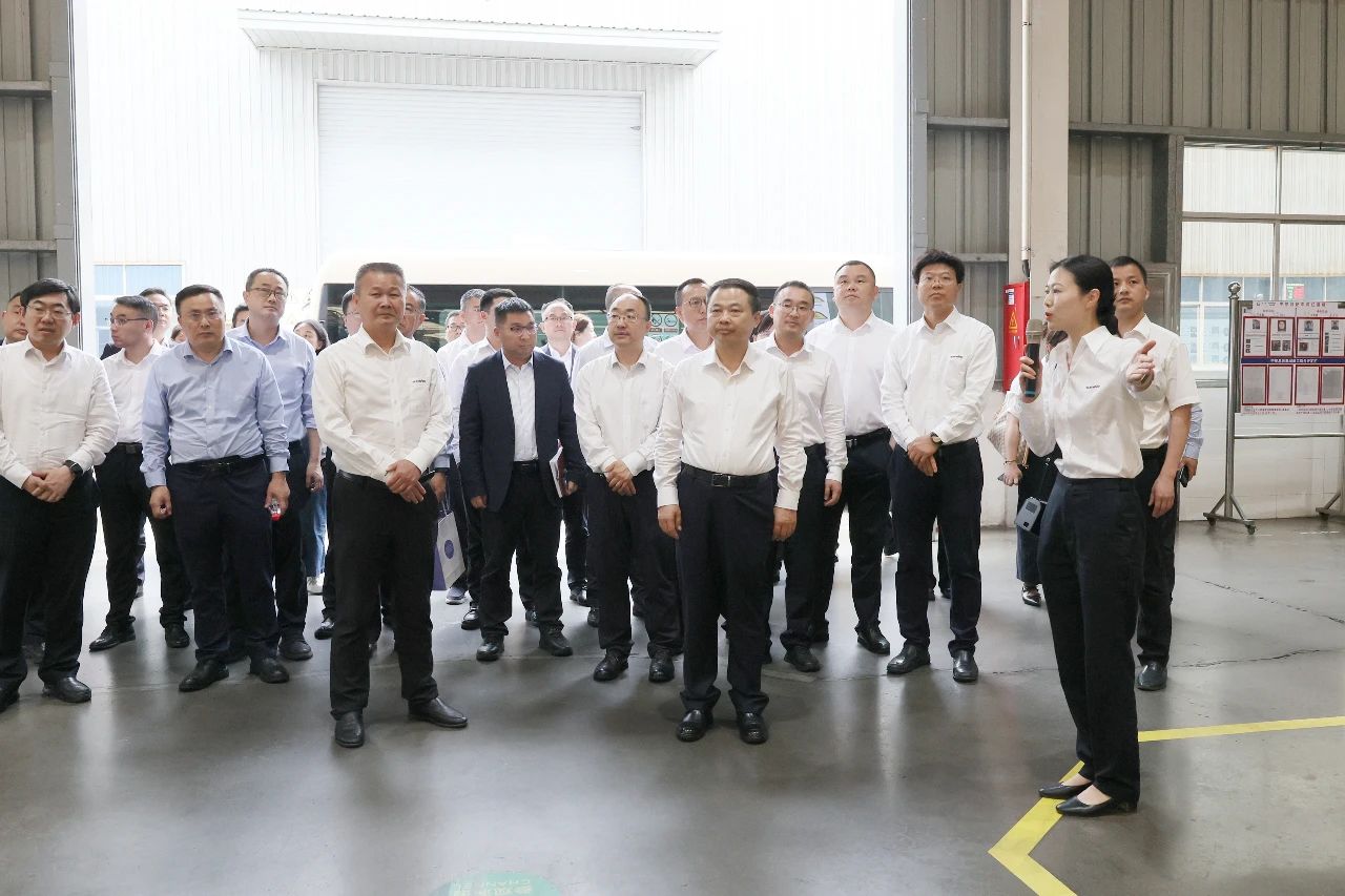 天能控股集团党委书记、董事长张天任率队到访3868la银河总站智能