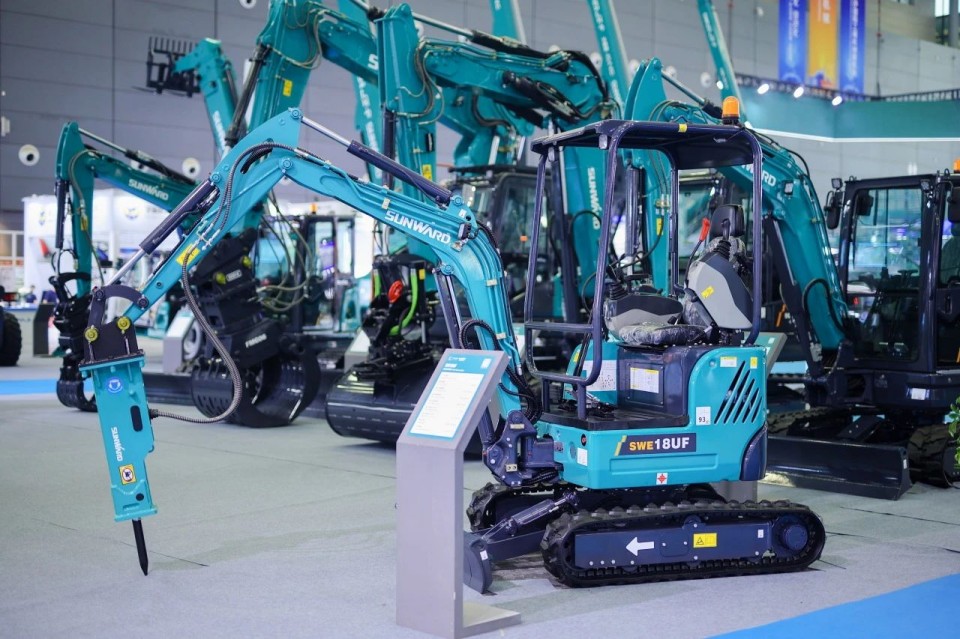 2025 CICEE | 从单一工具迈向多元化解决规划，3868la银河总站智能出现非凡挖掘机风采