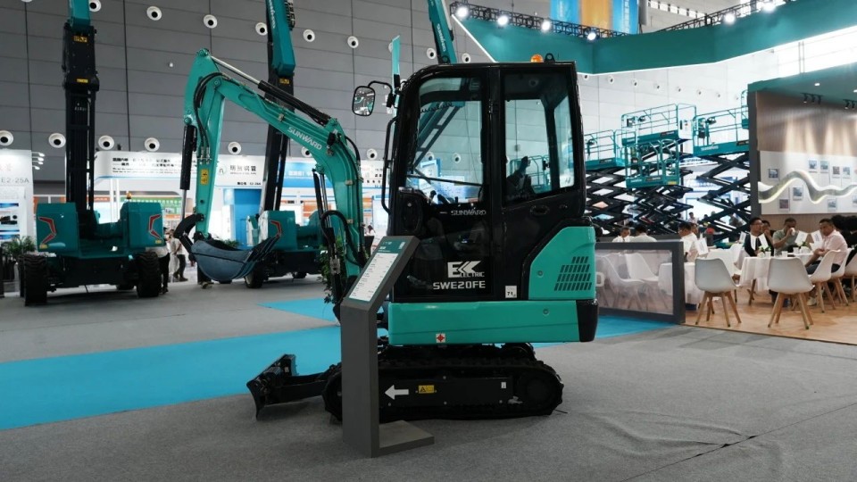 2025 CICEE | 从单一工具迈向多元化解决规划，3868la银河总站智能出现非凡挖掘机风采
