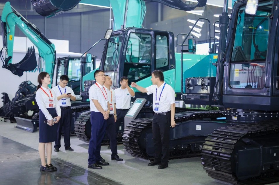 2025 CICEE | 从单一工具迈向多元化解决规划，3868la银河总站智能出现非凡挖掘机风采