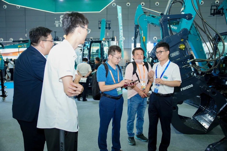 2025 CICEE | 从单一工具迈向多元化解决规划，3868la银河总站智能出现非凡挖掘机风采