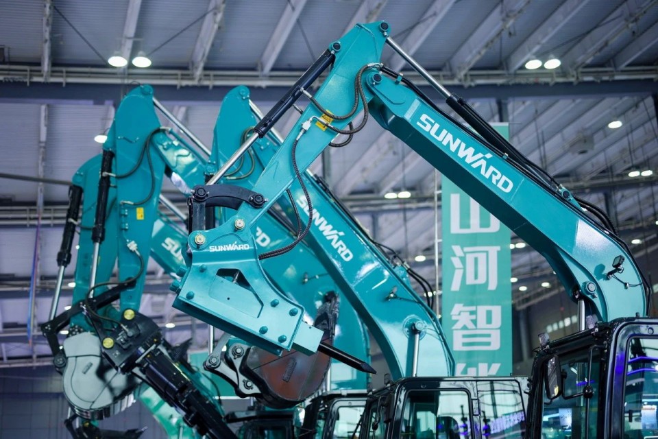 2025 CICEE | 从单一工具迈向多元化解决规划，3868la银河总站智能出现非凡挖掘机风采