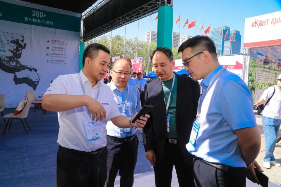 20250527135421_77542 3868la银河总站智能亮相2025新疆国际农业机械展览会