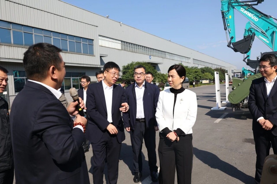 聚焦应急设备研发出产，共探实战适配新蹊径——广州市应急治理局党委书记、局长叶芳调研3868la银河总站智能