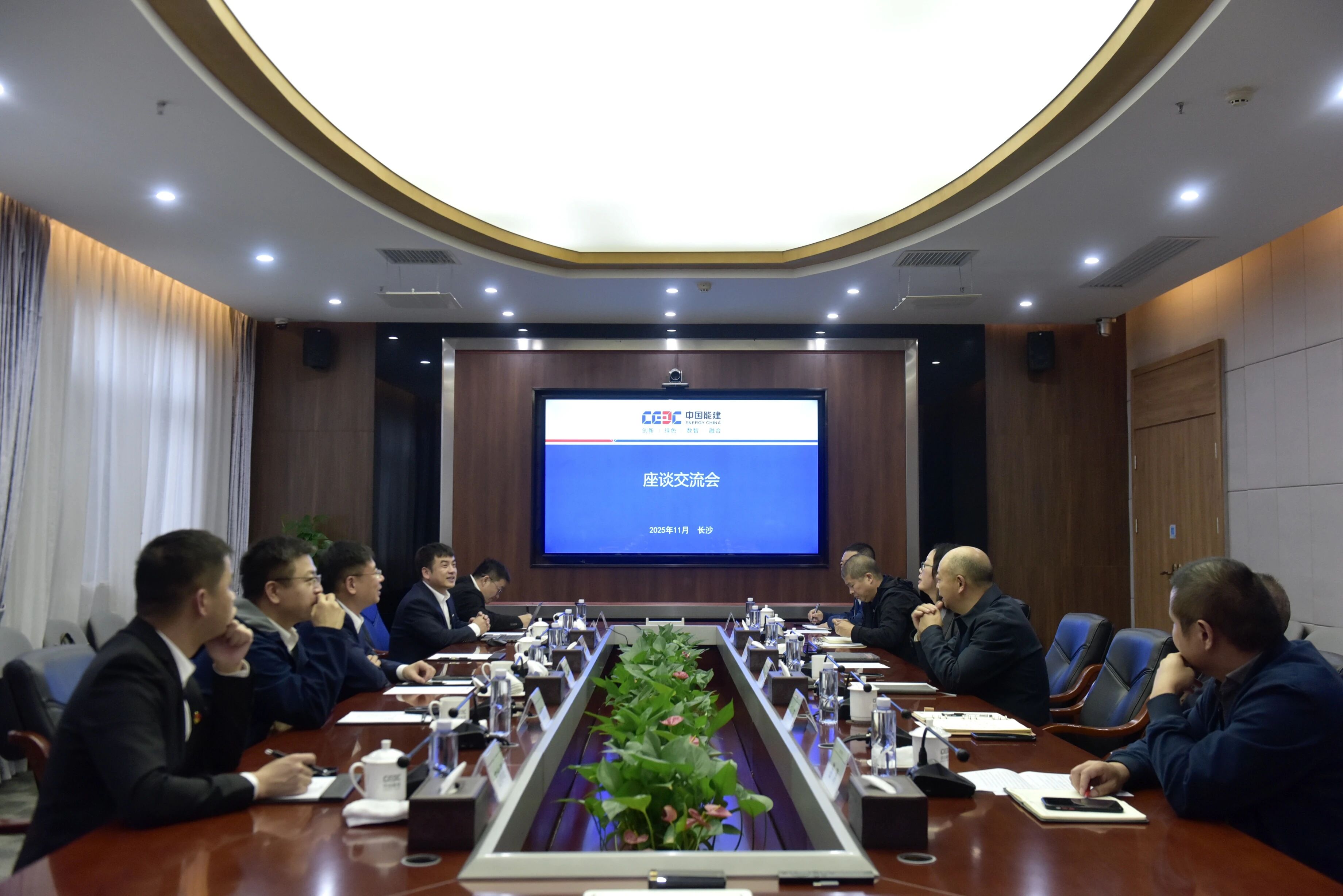 3868la银河总站智能与易普力发展座谈互换，谱写互利共赢新篇章