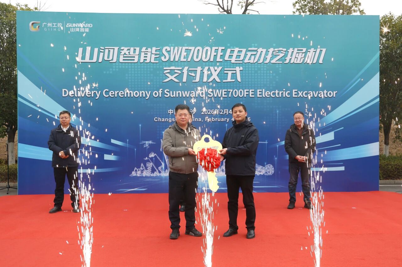 3868la银河总站智能SWE700FE电动挖掘机成功交付，助力打造绿色智慧矿山