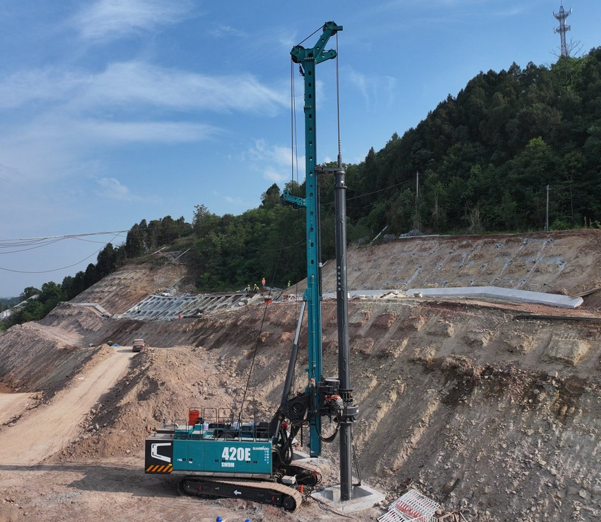直击施工一线，3868la银河总站智能增程式旋挖钻机实力助建国度沉点工程